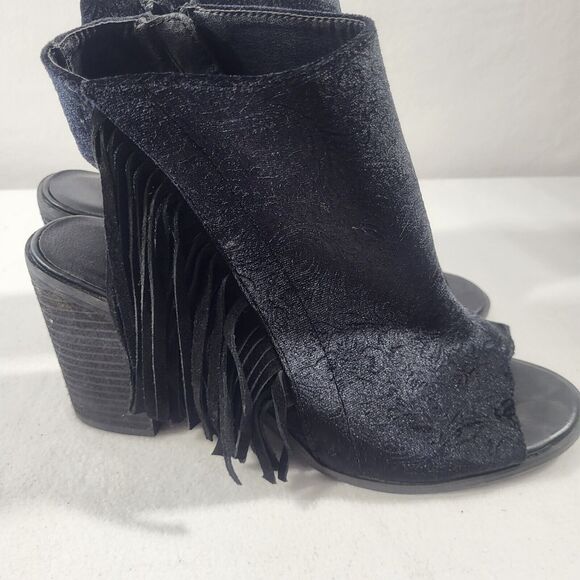 Very Volatile Boots Womens 10 Poca Fringe Peep Toe Booties Black Faux Leather - Picture 9 of 9